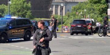 Washington DC: Security Scare Near White House Ends with Suspect Hospitalized After Confrontation